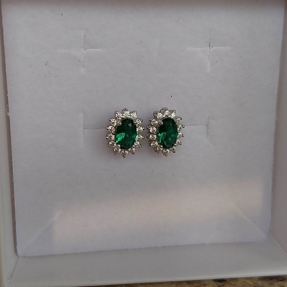 0.8 Carat Emerald Sterling Silver Diana Stud Earrings - Picture 4 of 6